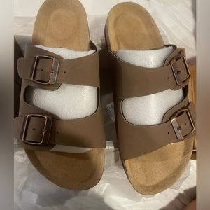 CUSHIONAIRE Women's Lane Cork Footbed Sandal with +Comfort